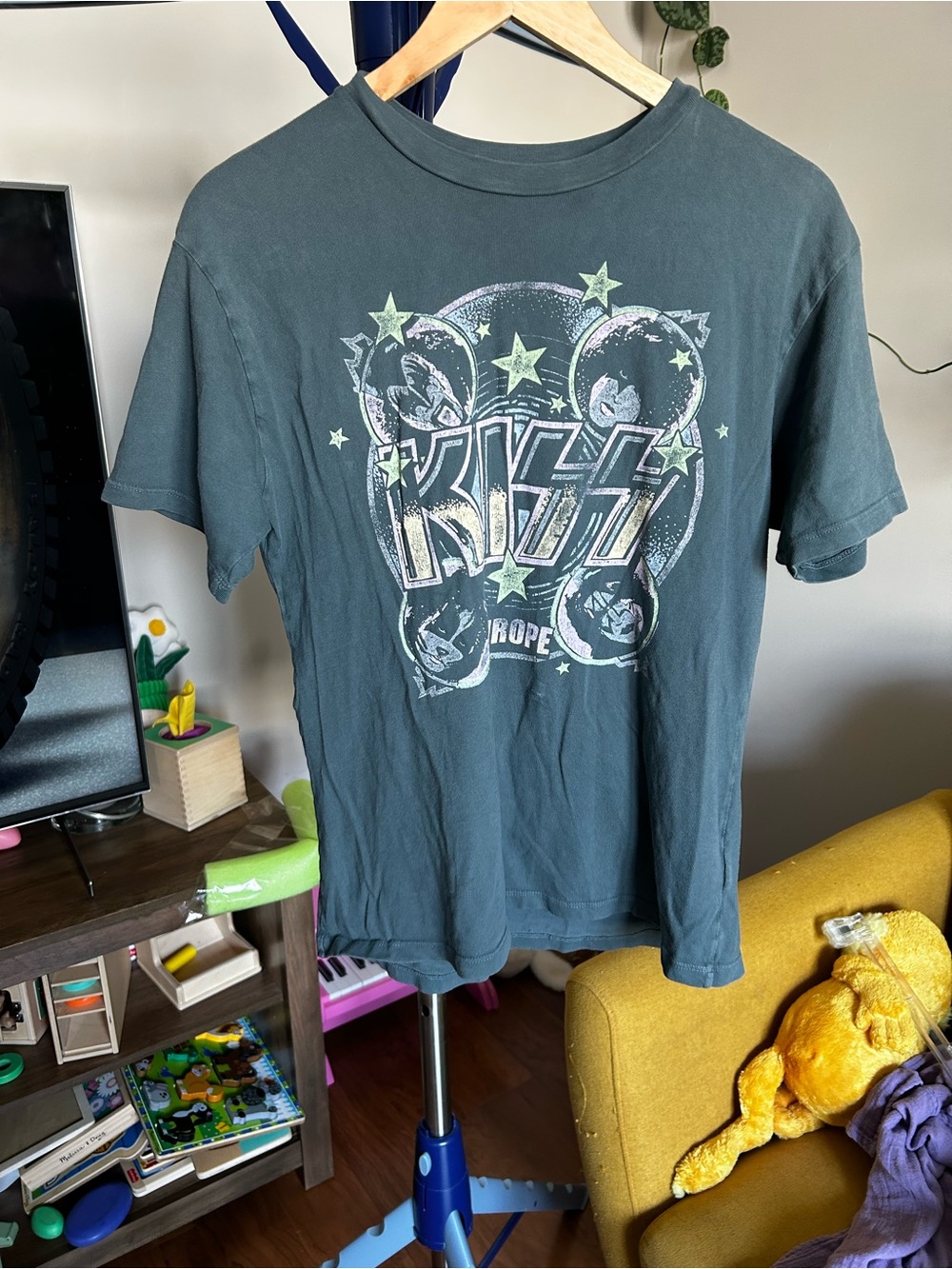 Daydreamer KISS Graphic Tee in Faded Black-Green